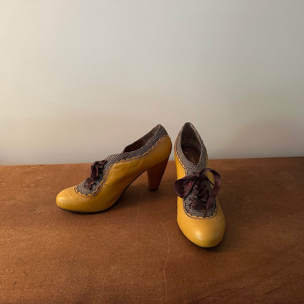 Poetic Licence Retro Yellow Brown Lace-Up Heels Size 41
